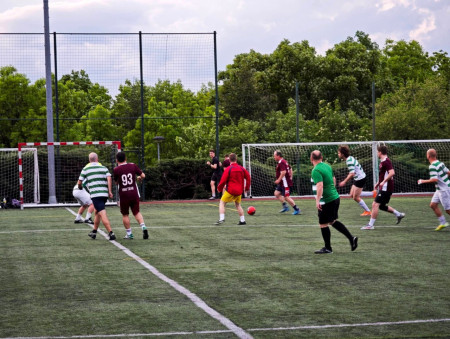 Momentky ze zápasu 6.kola j.26, VIKI TEAM - Válcovny plechu 4:0. U míče kapitán Viki !!